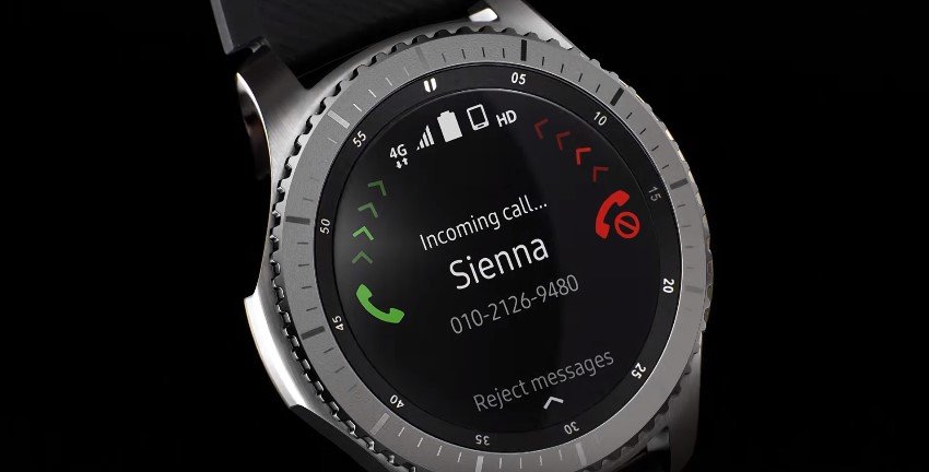 Anrufe können bei der Gear S3 nun mittels der Lünette angenommen werden. (Bild: Samsung / Screenshot)
