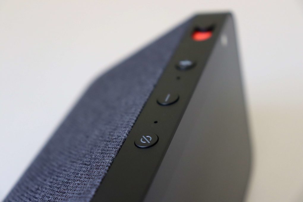 Amazon Echo Show 5 test buttons