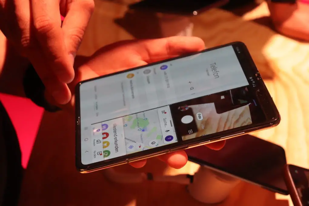 Samsung Galaxy Fold Multitasking
