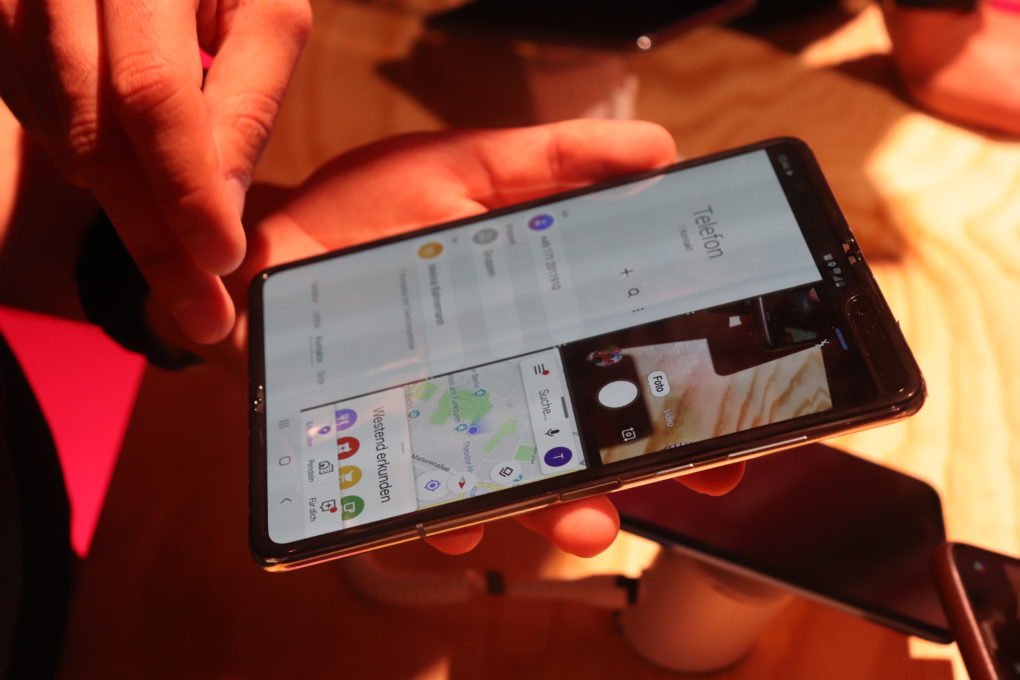 Samsung Galaxy Fold multitasking