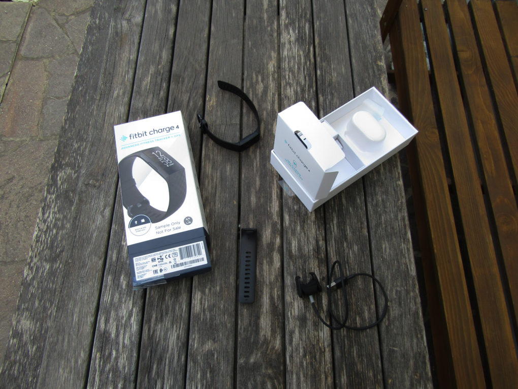 Fitbit Charge 4 unboxing