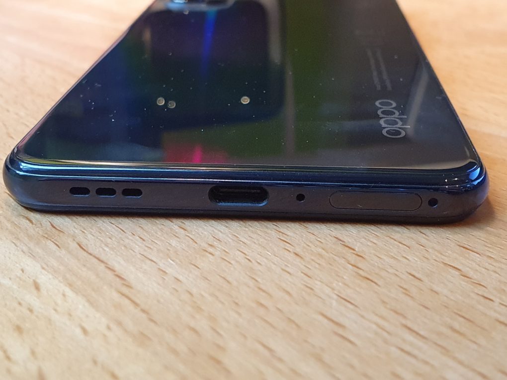 Oppo Reno 4 design connectors