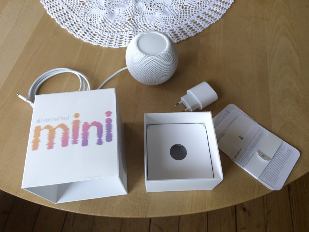 Apple HomePod mini unboxing