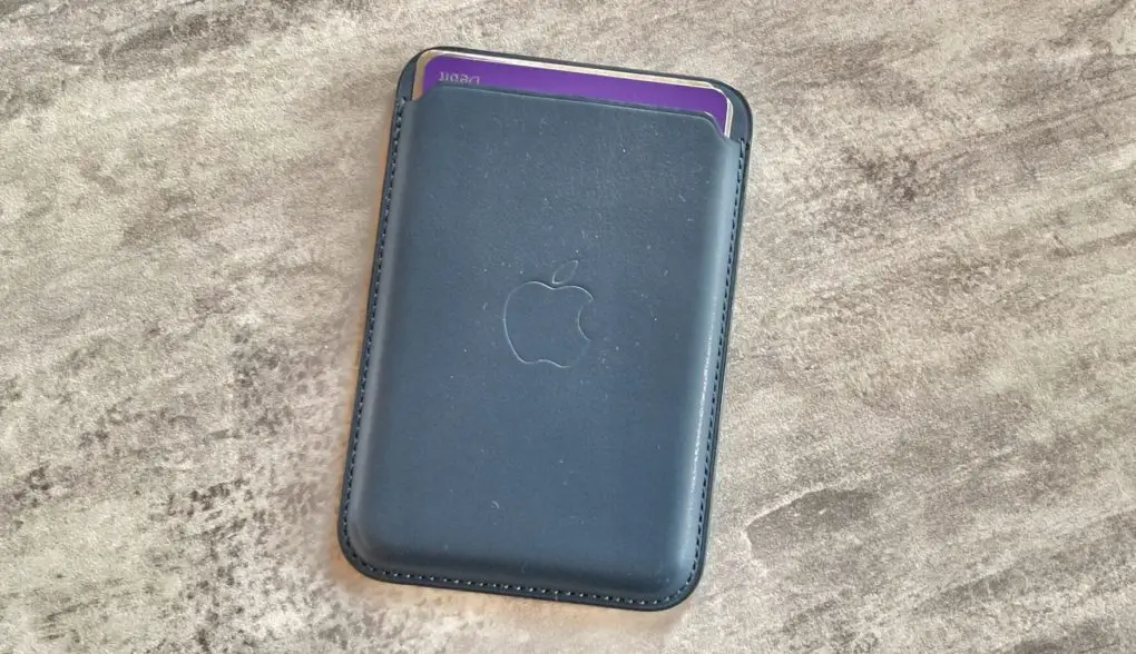 Apple leather wallet MagSafe