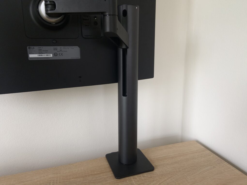 LG 27QN880-B Stand 3