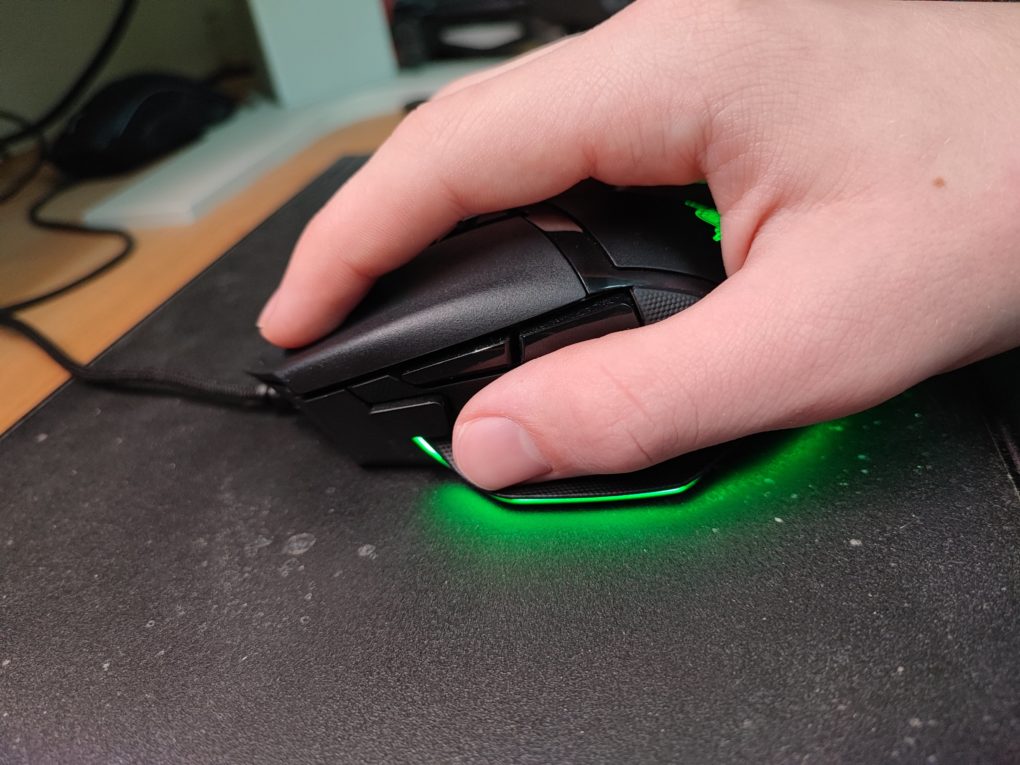 Razer Basilisk V3 handle