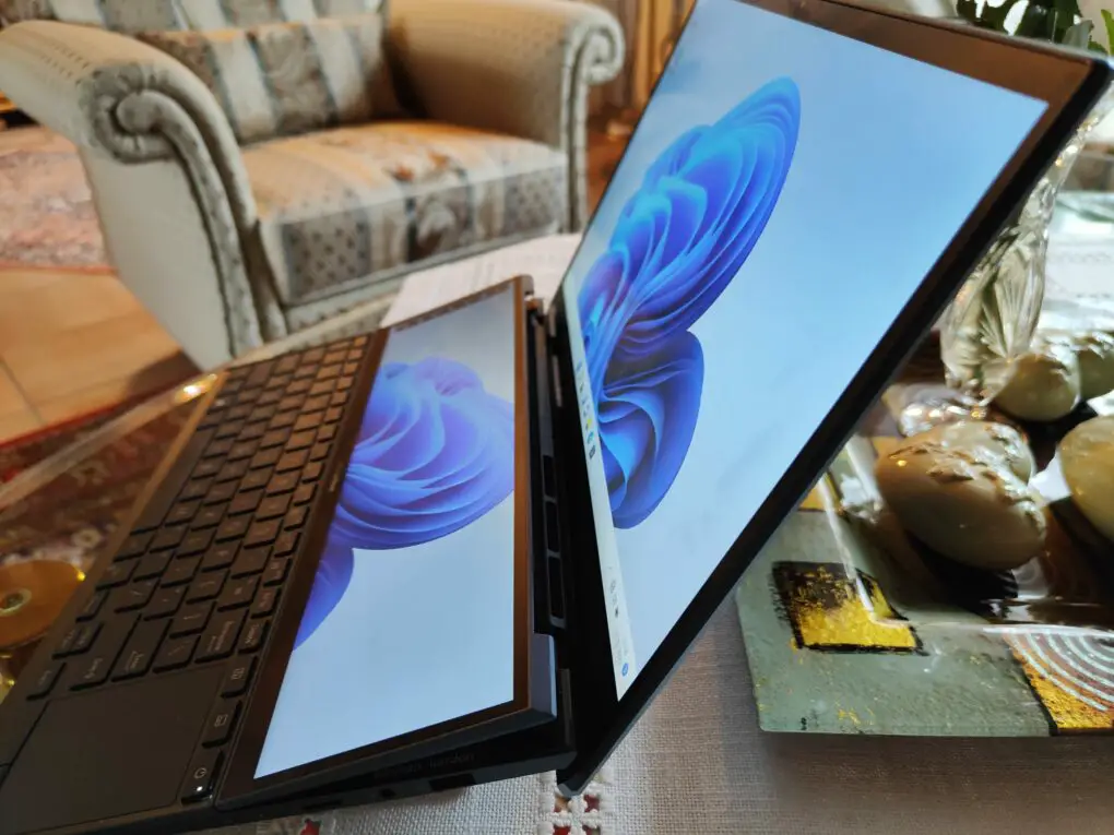 ASUS ZenBook 14 Duo displays