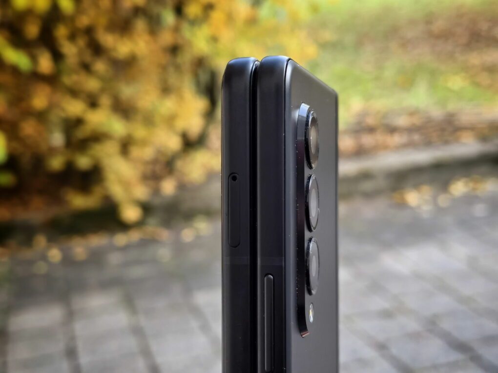 Samsung Galaxy Z Fold3 camera design