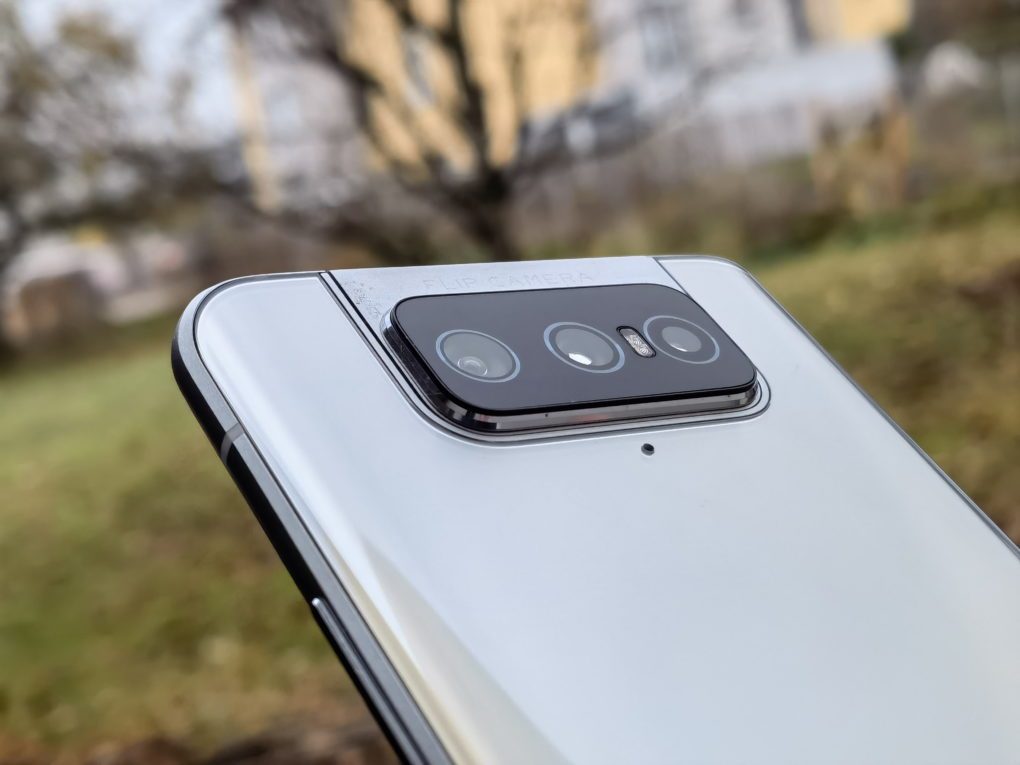 Asus Zenfone 8 flip camera design