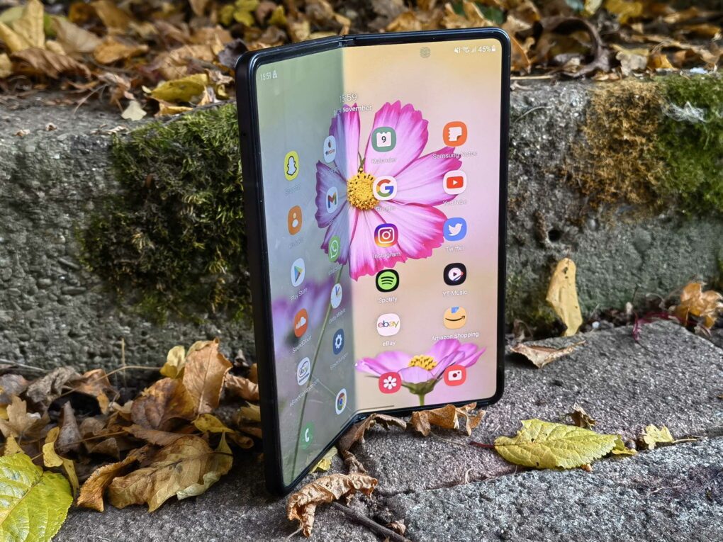 Samsung Galaxy Z Fold3 display