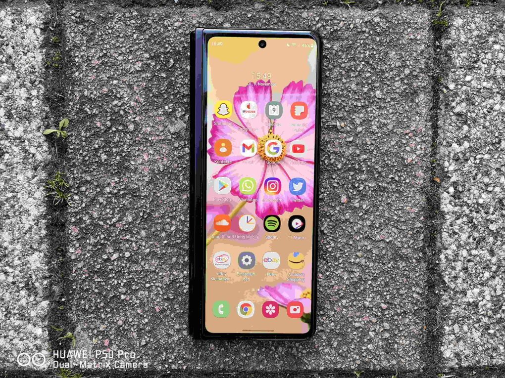 Samsung Galaxy Z Fold3 front