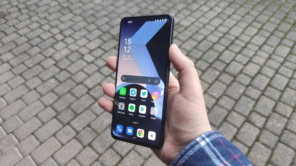 OPPO Reno6 5G Front geneigt