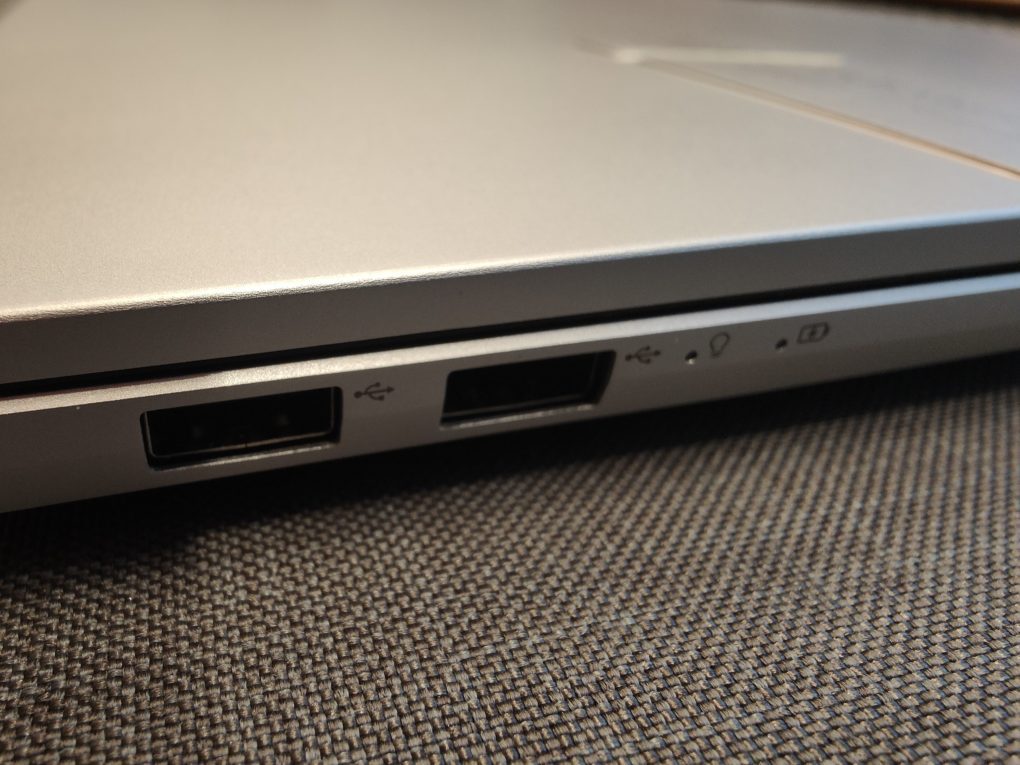 Asus Vivobook Pro 14X OLED Ports 2