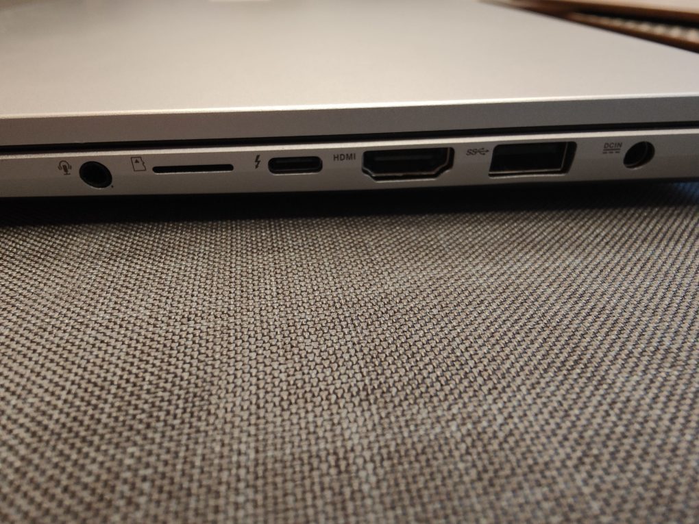 Asus VivoBook Pro 14X OLED ports 1