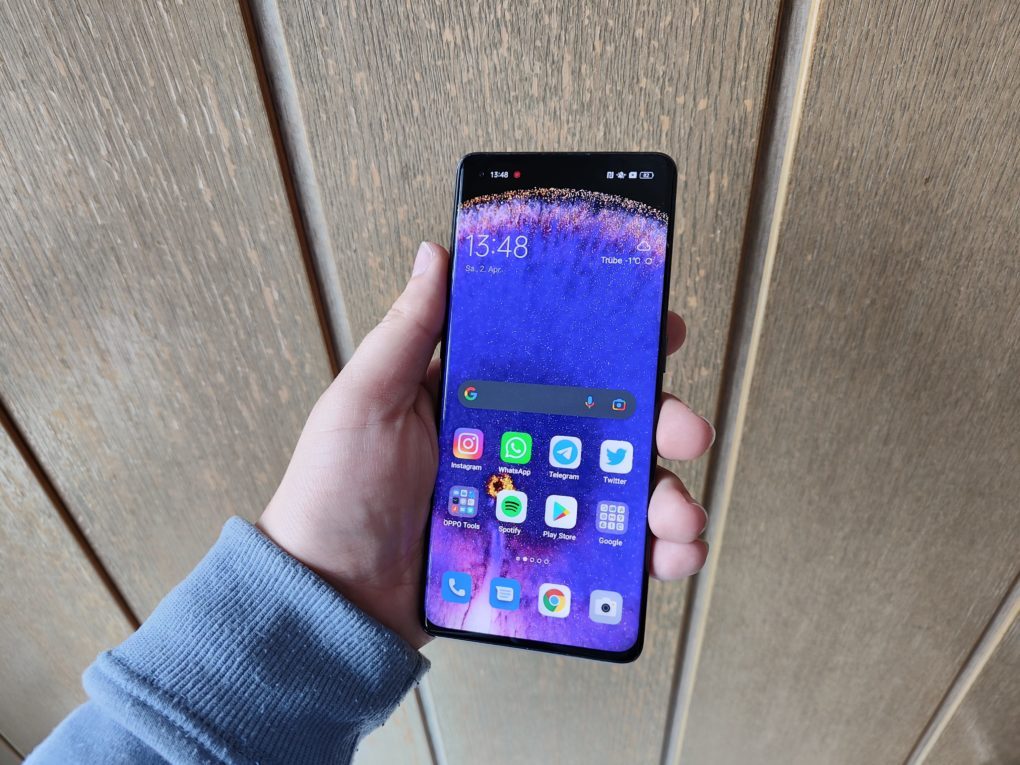 OPPO Find X5 display front