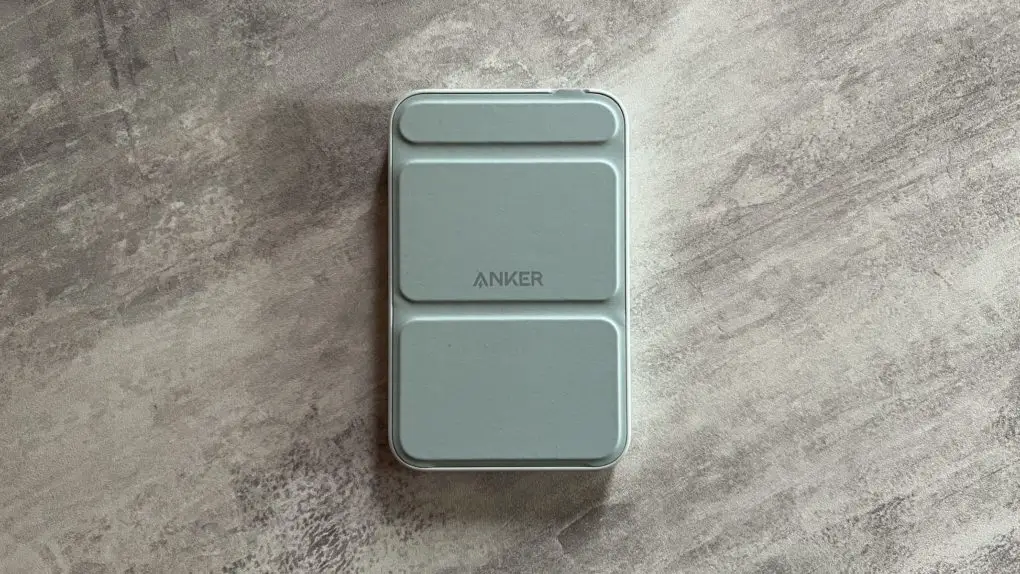 Anker 622 Magnetic Battery MagGo view flap