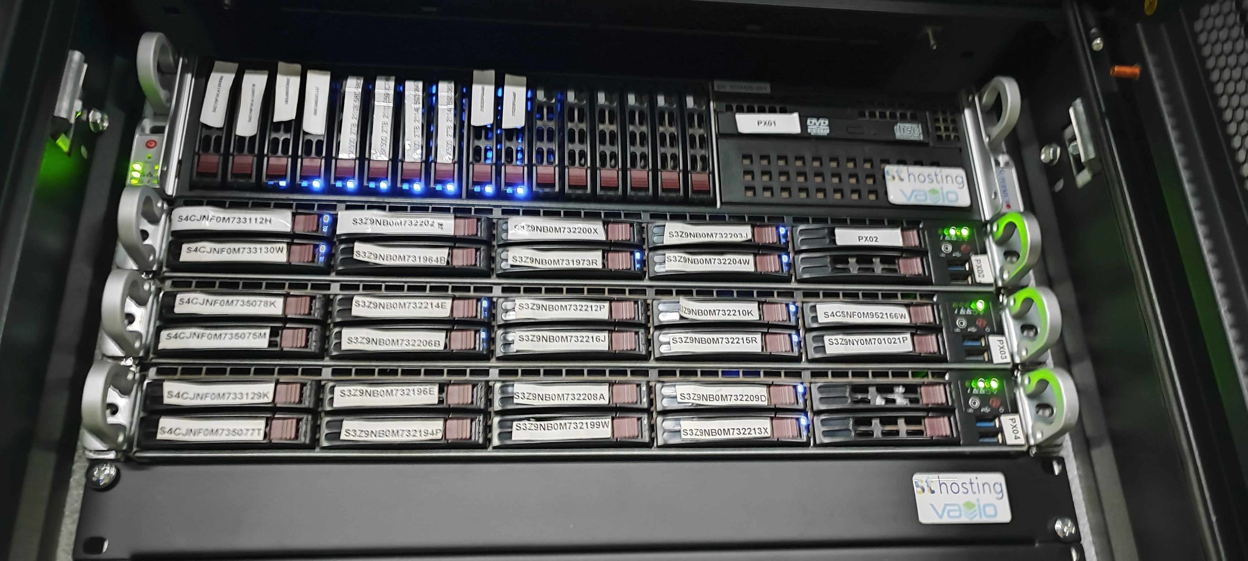 Server rack signal transmitter hosting