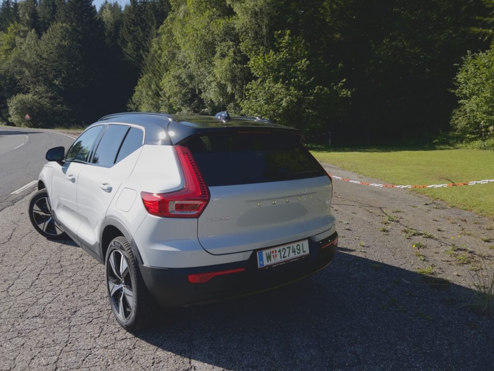 Volvo XC40 Recharge rear side