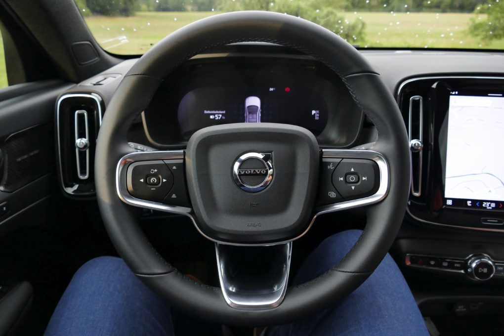 Volvo C40 steering wheel