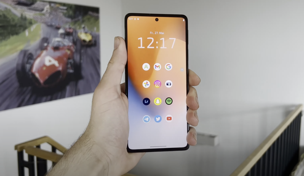 Motorola Edge 30 Pro front
