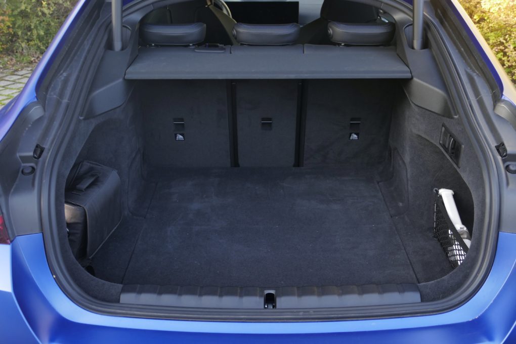 BMW i4 M50 trunk