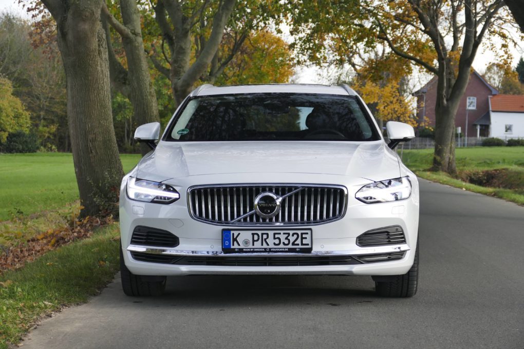 Volvo V90 front