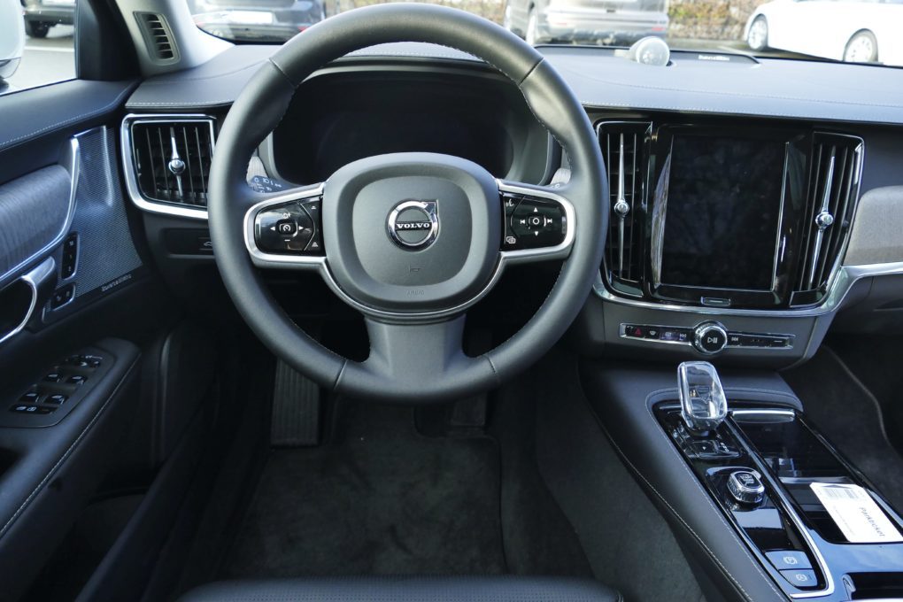 V90 Recharge Interior