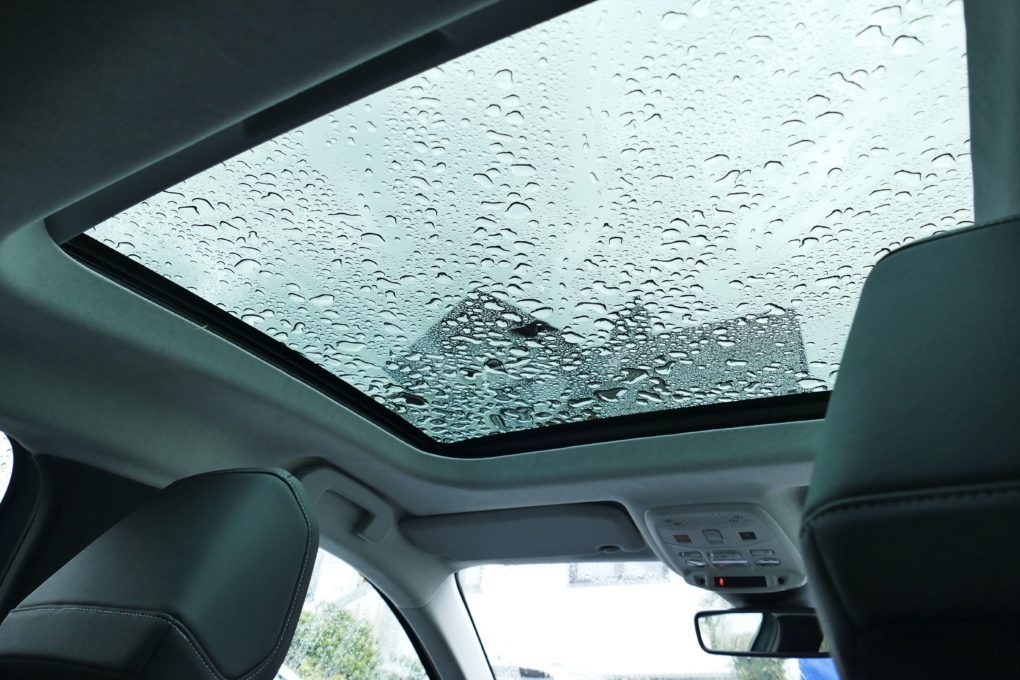 Citroen e-C4 glass roof