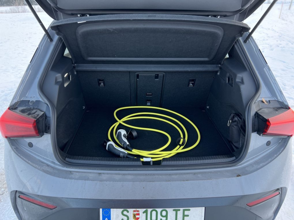 CUPRA Born trunk 1