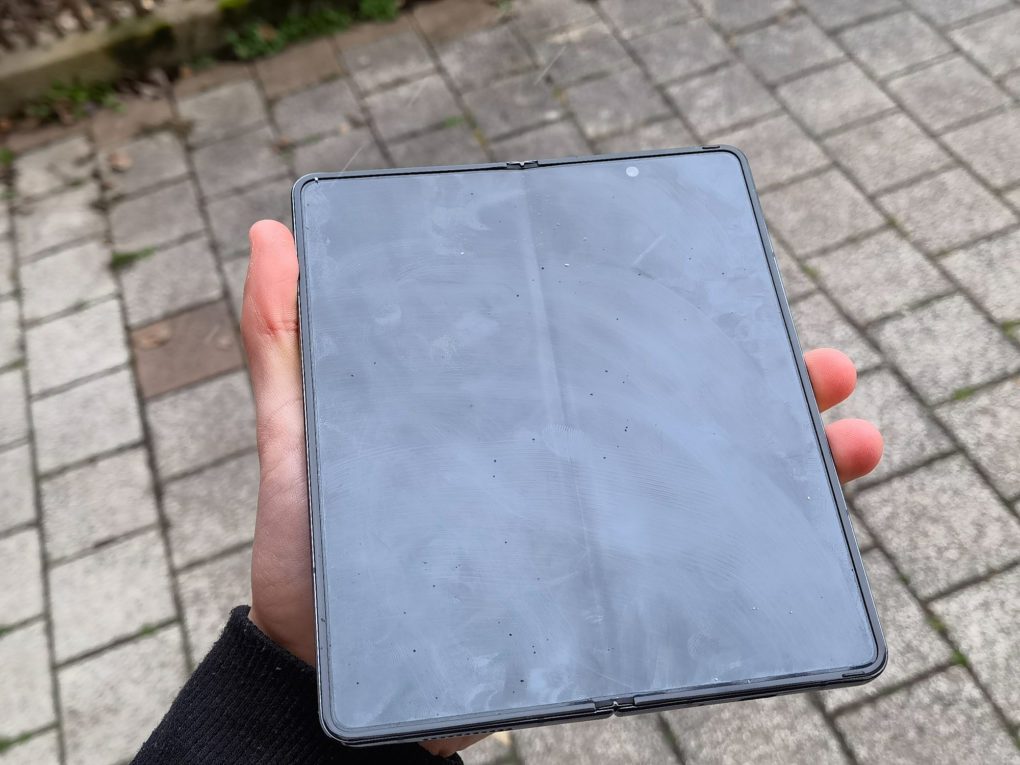 Samsung Galaxy Z Fold4 display