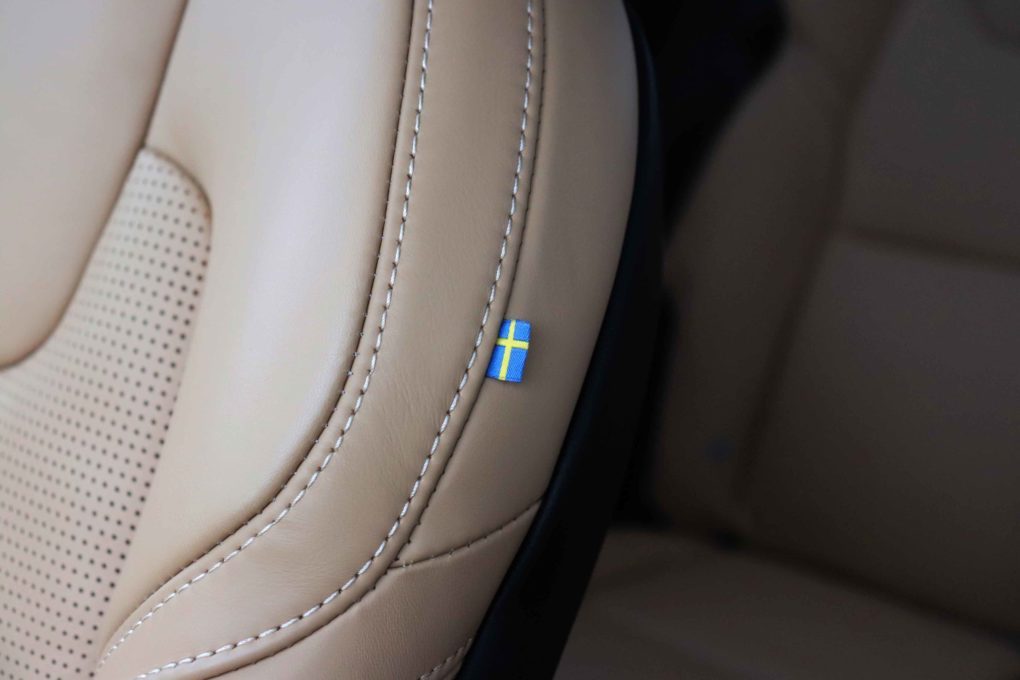 Volvo XC90 test leather seat flag