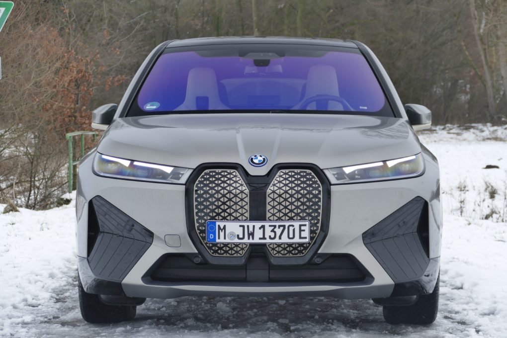 BMW iX M60 front grille