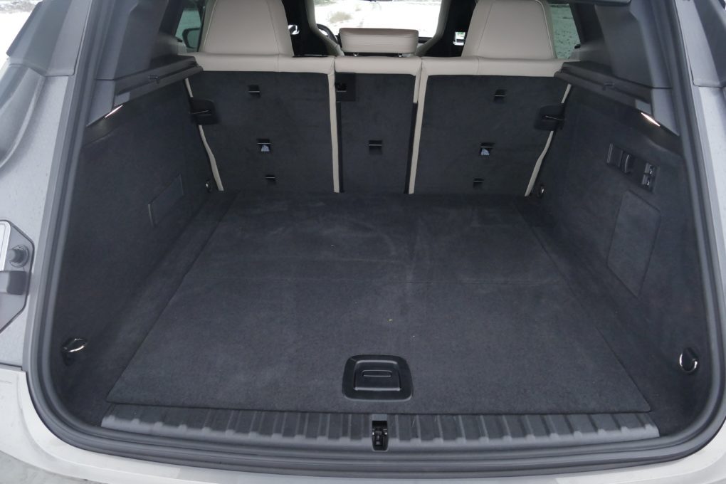 BMW iX M60 trunk small