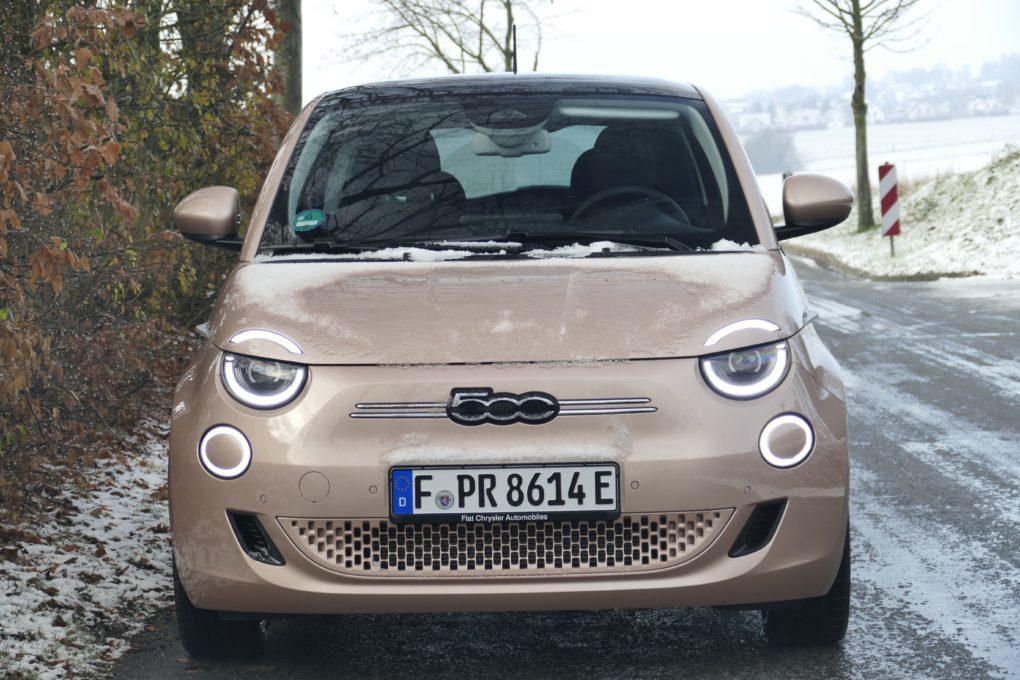 Fiat 500e front