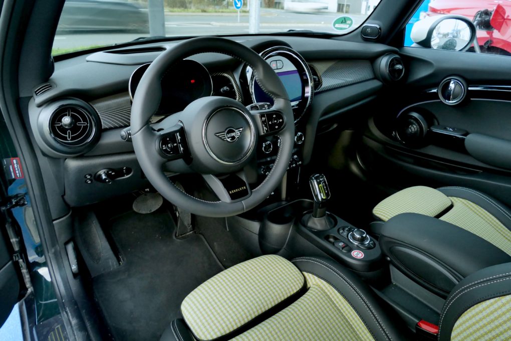 Mini Cooper SE interior 1st