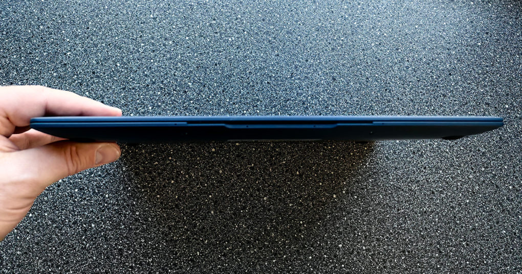 HUAWEI MateBook X Pro 2022 side view