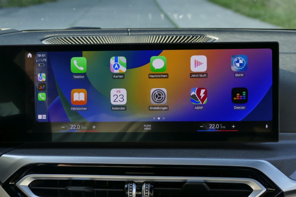 BMW 330e Apple CarPlay