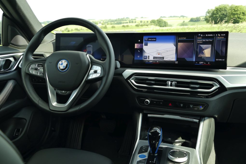 BMW i4 eDrive40 interior