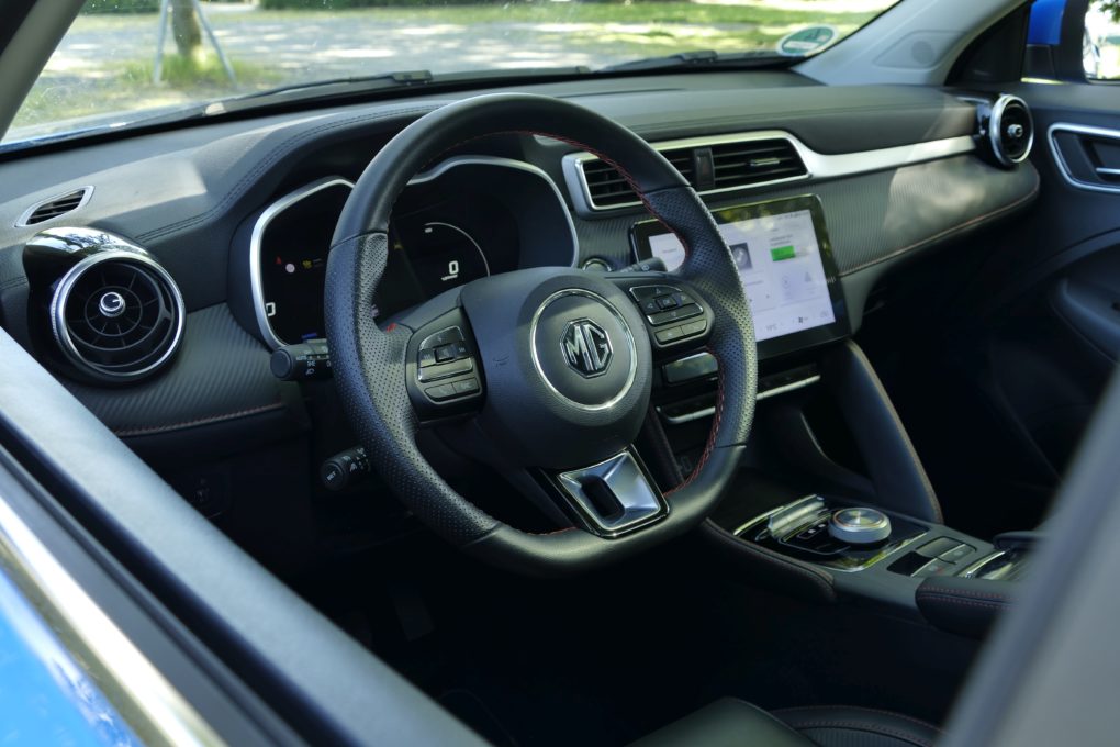 MG ZS interior