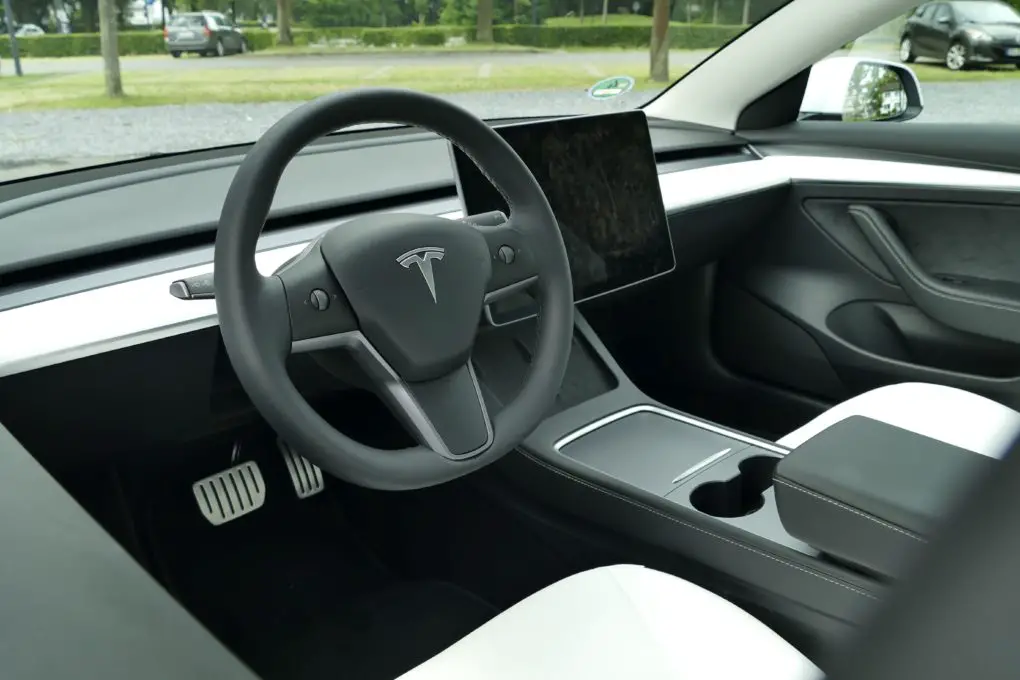 Tesla Model 3 Performance Innenraum 2