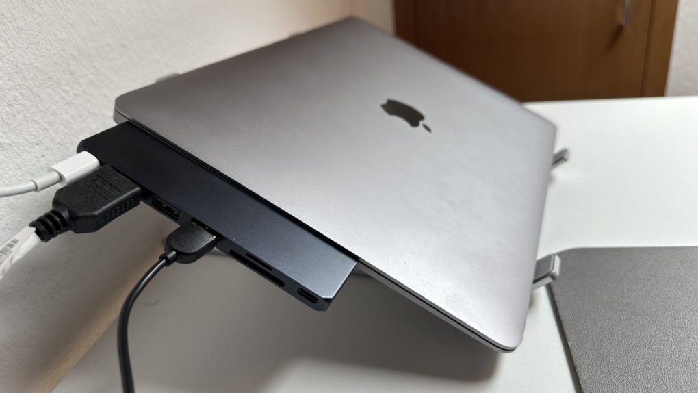 Satechi USB-C hub Pro Slim connected