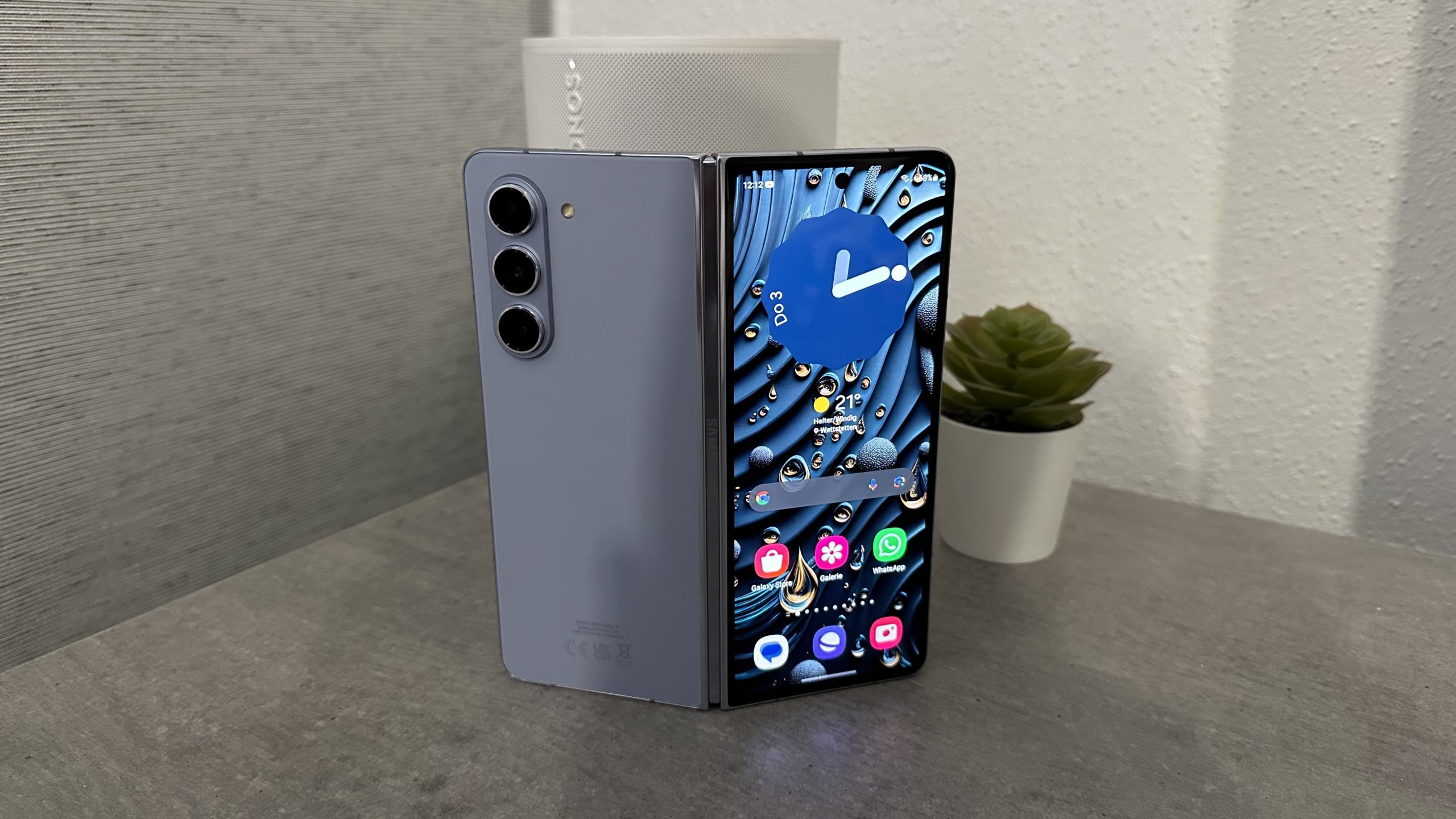 Z Fold5 cover photo first impression