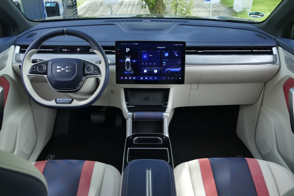 Aiways U6 interior