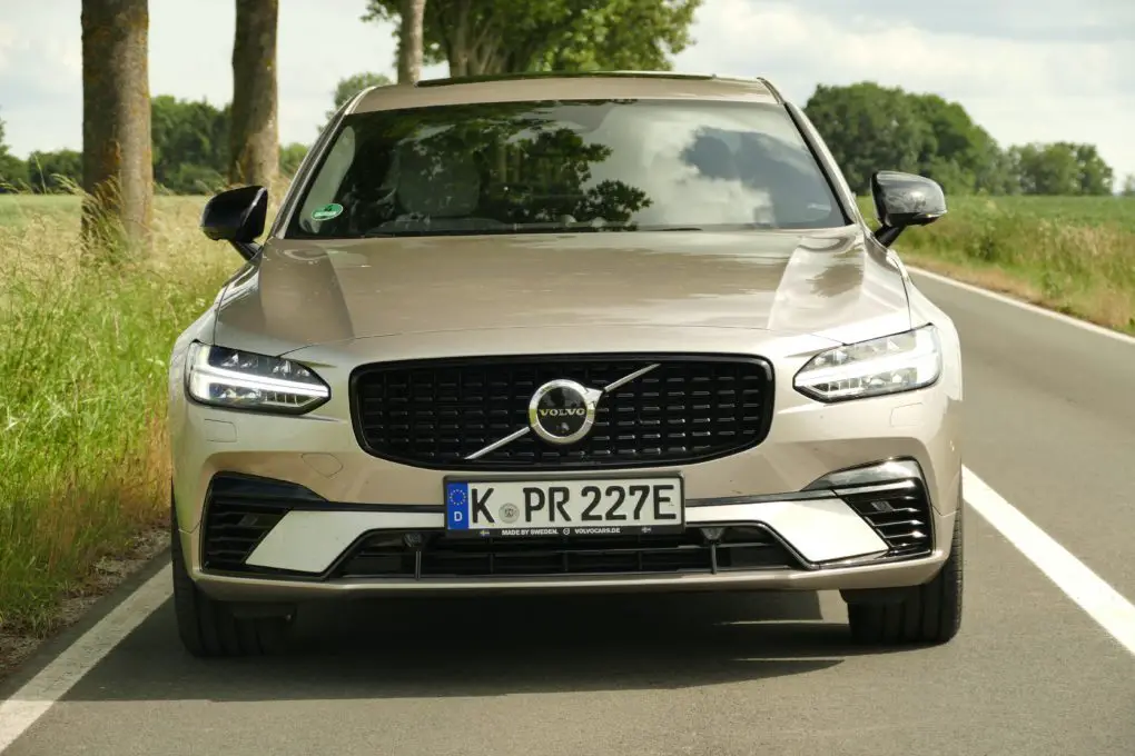 Volvo S90 T8 Recharge Front
