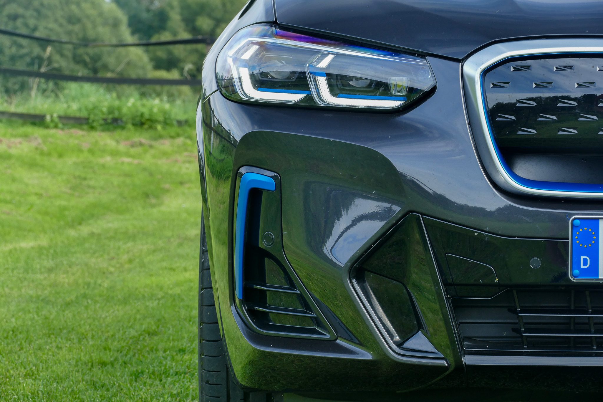BMW iX3 im Test: Altes Innenraumdesign dank Verbrennerplattform