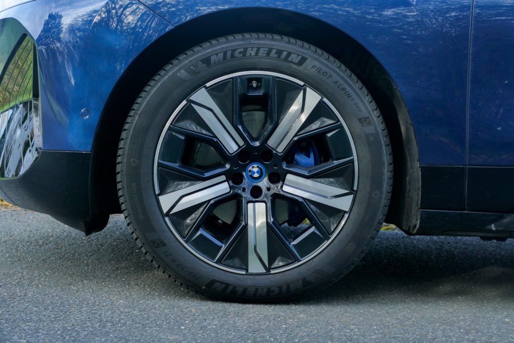 BMW iX xDrive50 rim