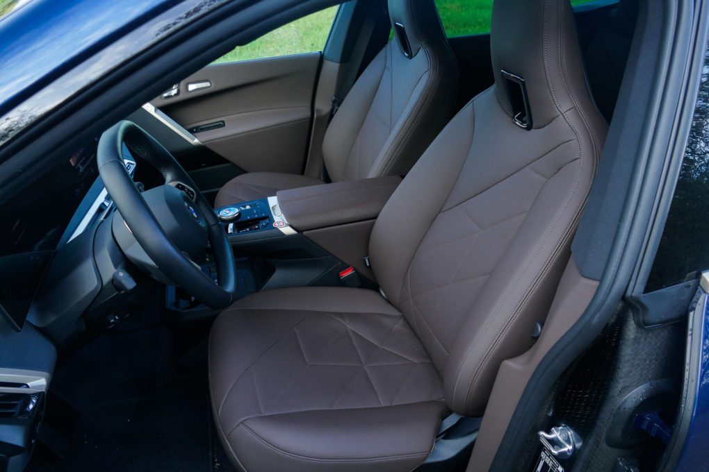 BMW iX xDrive50 front seats