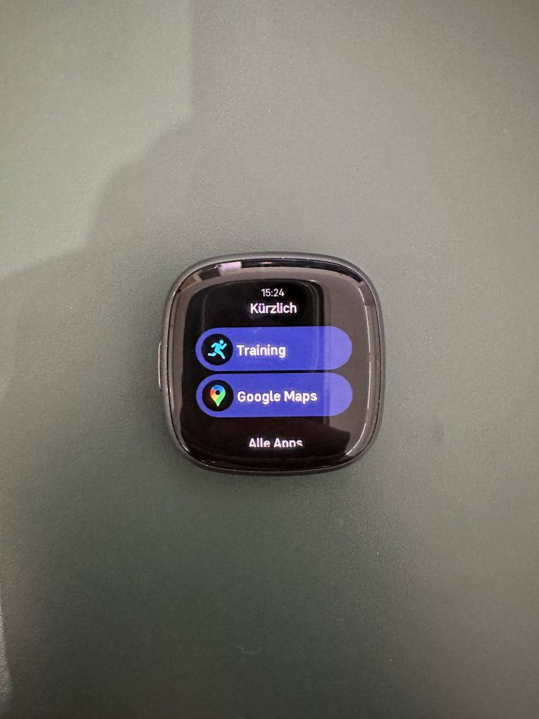 Fitbit Versa 4 software apps