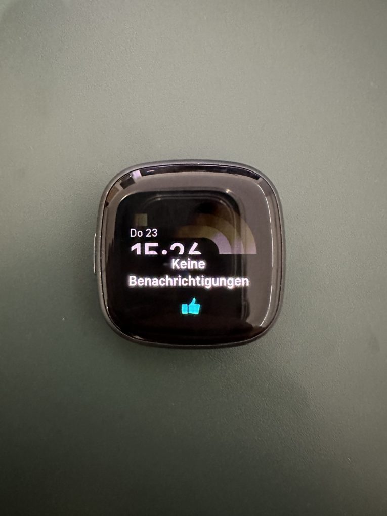 Fitbit Versa 4 software notifications