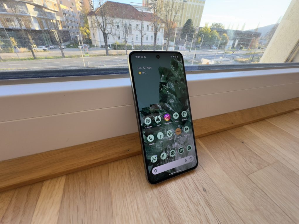 Google Pixel 8 front